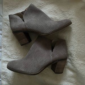 ✅ Lucky Brand Cinder boot.